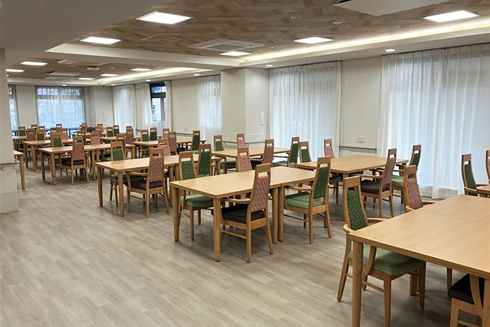 ココファン松戸六実の共用食堂です。